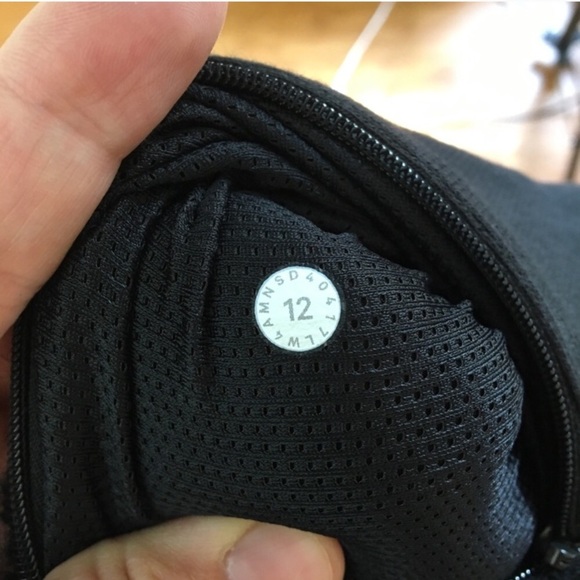 Women’s Lululemon Black Stand Out Sherpa 1/2 Zip Size 12 - Picture 8 of 13